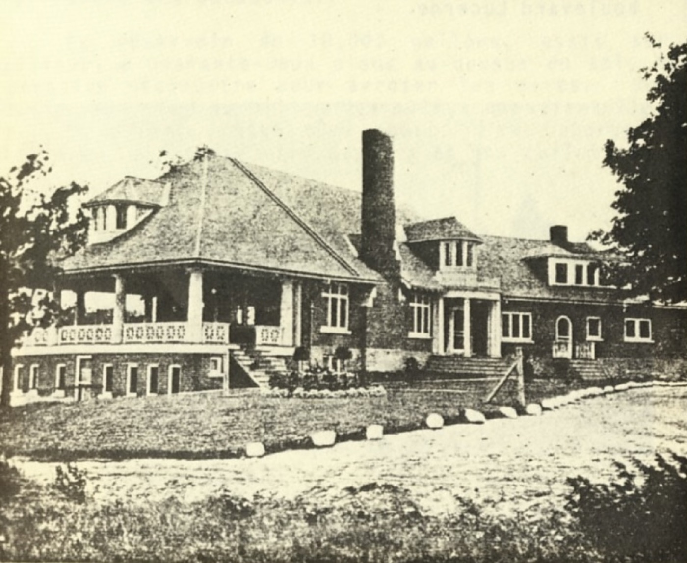 Sepia photograph of the original clubhouse with its rounded veranda, around 1915